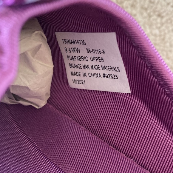 NIB Women’s magenta wide width slip on shoes - Picture 7 of 8